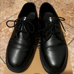 DR. MARTENS 1461 MONO SMOOTH
LEATHER OXFORD SHOES